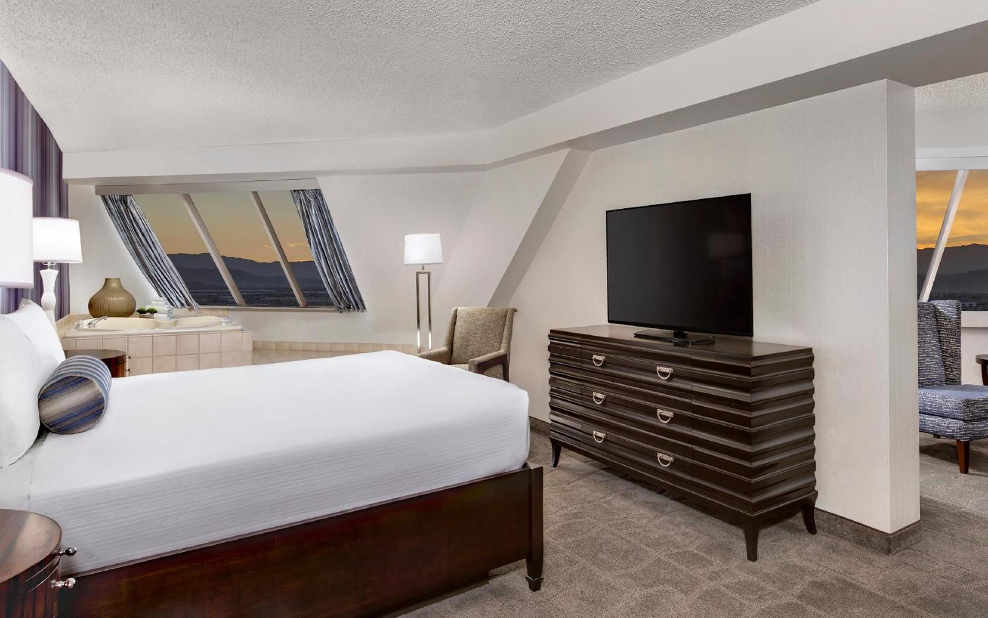 Suite d'Angle Lit King-Size Pyramide